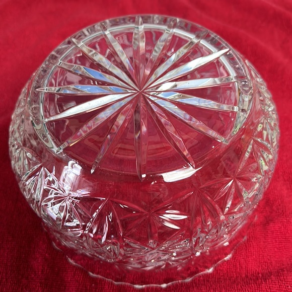 Crystal bowl 8” round for that fancy luncheon, engagement party or decoration - Picture 3 of 8